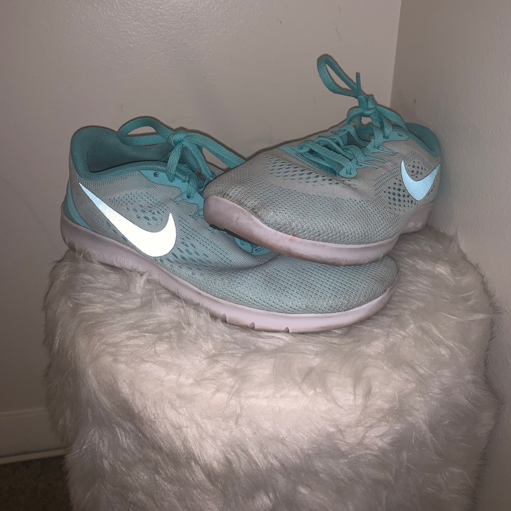Nike free rn sneakers